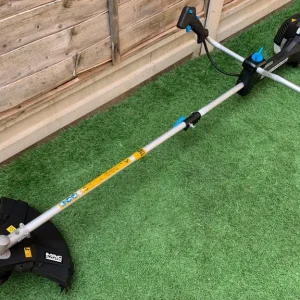 Mac Allister petrol brush cutter / strimmer - as new - Image 2