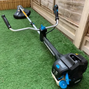 Mac Allister petrol brush cutter / strimmer - as new - Image 3