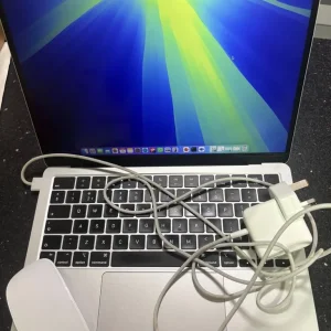MacBook M2 (2022) 13 inch laptop - Image 2