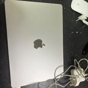 MacBook M2 (2022) 13 inch laptop - Image 5
