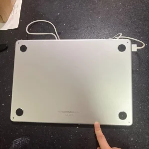 MacBook M2 (2022) 13 inch laptop - Image 6