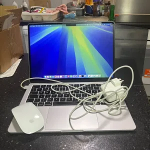 MacBook M2 (2022) 13 inch laptop