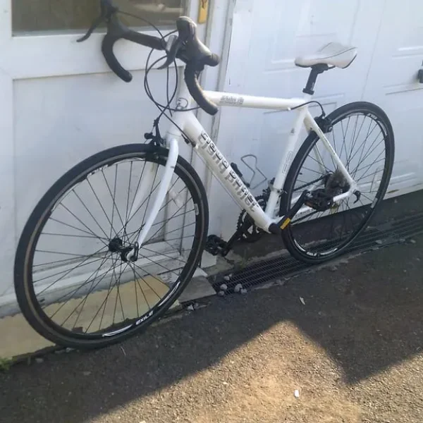 CLAUD BUTLER SABINE R2 ALUMINIUM ROAD BIKE WITH 700C WHEELS