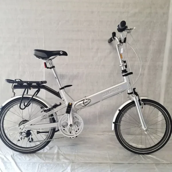 🚲 Almost New Giant Halfway Folding Bike 7-Speed Lightweight with Warranty