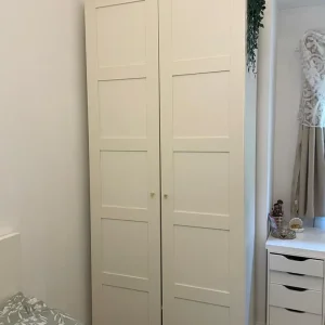 Modern White Wardrobe with Hanging Rail and Adjustable Shelves - Image 2