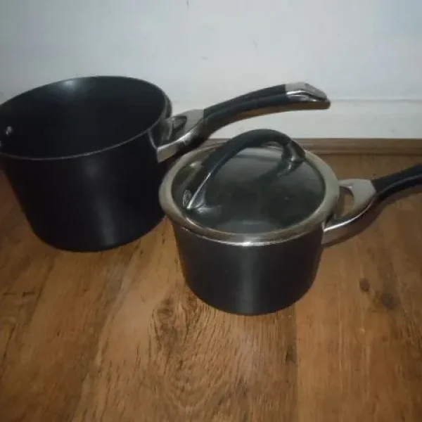 2 Circulon Pots and Frying Pan