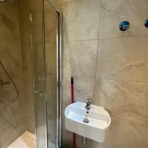 LARGE STUDIO APARTMENT - Image 2