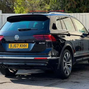 2017 Volkswagen Tiguan 2.0 TDI R-Line SUV 5dr Diesel DSG Euro 6 - Image 5