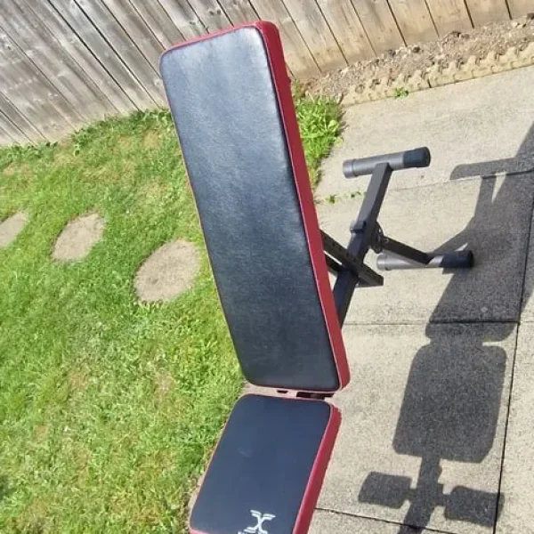 Folding exercise bench