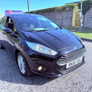 2016 Ford Fiesta 1.0 EcoBoost 5-door manual in black - Image 5