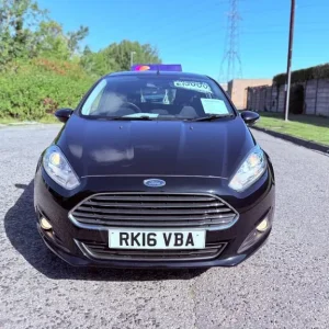 2016 Ford Fiesta 1.0 EcoBoost 5-door manual in black - Image 6