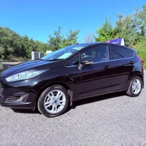 2016 Ford Fiesta 1.0 EcoBoost 5-door manual in black - Image 7
