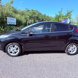 2016 Ford Fiesta 1.0 EcoBoost 5-door manual in black - Image 8