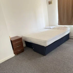 Double room to rent - Image 2