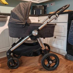 Mamas and Papas Ocarro pram frame and carry cot - Image 2