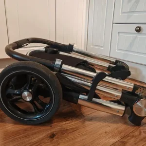 Mamas and Papas Ocarro pram frame and carry cot - Image 5