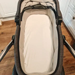 Mamas and Papas Ocarro pram frame and carry cot - Image 6