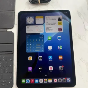 APPLE IPAD PRO 11 INCH 64GB WIFI SPACE GREY WITH APPLE KEYBOARD CASE - Image 2