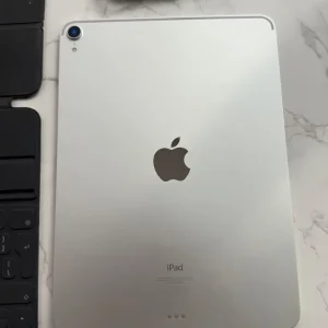 APPLE IPAD PRO 11 INCH 64GB WIFI SPACE GREY WITH APPLE KEYBOARD CASE - Image 5