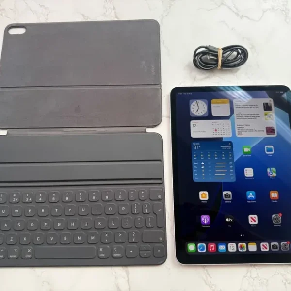 APPLE IPAD PRO 11 INCH 64GB WIFI SPACE GREY WITH APPLE KEYBOARD CASE