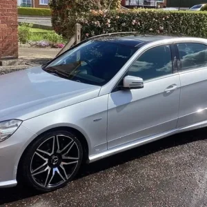 Mercedes-Benz E-Class Saloon 2011 - Image 4