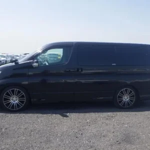 2009 Nissan Elgrand 2.5 Highway Star – Heated Black Leather Seats, Twin Power Doors, 8MP Camera - Image 3
