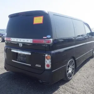2009 Nissan Elgrand 2.5 Highway Star – Heated Black Leather Seats, Twin Power Doors, 8MP Camera - Image 5