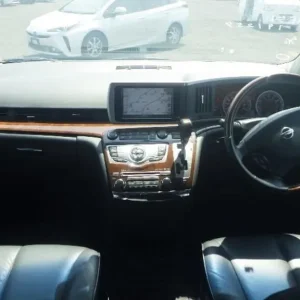 2009 Nissan Elgrand 2.5 Highway Star – Heated Black Leather Seats, Twin Power Doors, 8MP Camera - Image 8