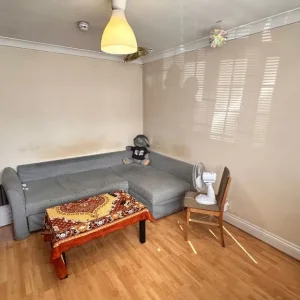 Ground floor 1 bedroom flat with en-suite and kitchen - Image 2