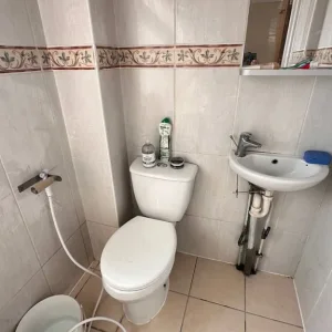 Ground floor 1 bedroom flat with en-suite and kitchen - Image 3