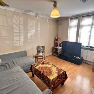 Ground floor 1 bedroom flat with en-suite and kitchen