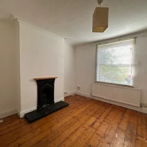 LARGE VICTORIAN 3 BEDROOM HOUSE IN HASLEMERE, WAVERLEY - Image 3