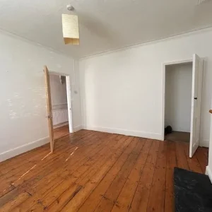 LARGE VICTORIAN 3 BEDROOM HOUSE IN HASLEMERE, WAVERLEY - Image 4