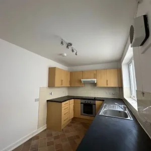 LARGE VICTORIAN 3 BEDROOM HOUSE IN HASLEMERE, WAVERLEY - Image 7
