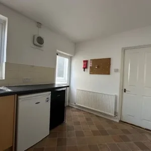 LARGE VICTORIAN 3 BEDROOM HOUSE IN HASLEMERE, WAVERLEY - Image 8
