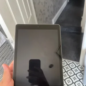 6th Gen iPad - Image 2