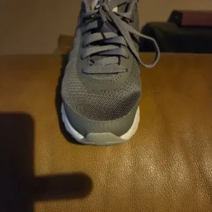 Big kids/junior's unisex nike trainers - Image 5