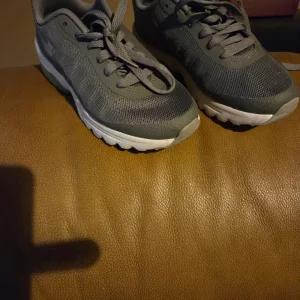 Big kids/junior's unisex nike trainers - Image 7