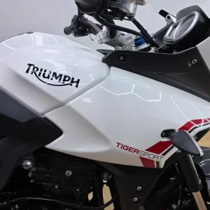 Triumph Tiger 1050 Sport - White - 2013 - Centre Stand, Single Sided Swingarm - Image 7