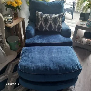 3 seater sofa and chair 💺 - Image 3