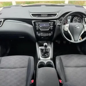 2016 Nissan Qashqai 1.2 DIG-T Acenta 2WD Euro 6 (s/s) 5dr Hatchback Petrol Manual - Image 2