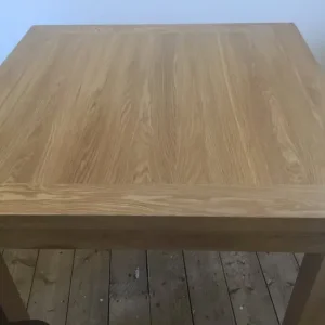 Table and chairs - Image 2