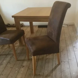 Table and chairs - Image 3