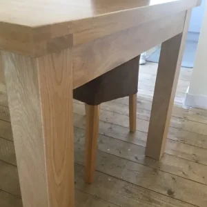 Table and chairs - Image 4