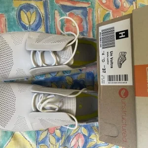 Clarks women's light leather shoes size 4 - Image 2