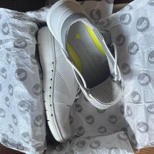 Clarks women's light leather shoes size 4 - Image 3