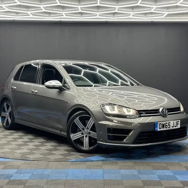 2016 Volkswagen Golf 2.0 TSI BlueMotion Tech R 4Motion 5-door hatchback