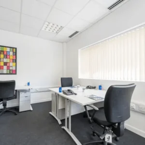 Furnished office spaces for 4 to 50 desks - Image 3