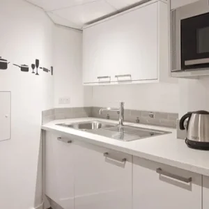 Furnished office spaces for 4 to 50 desks - Image 6