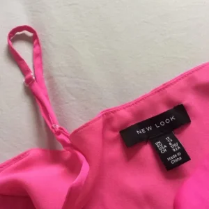 New Look Pink Cropped Satin-Feel Top with Black Lace Detail - Image 4